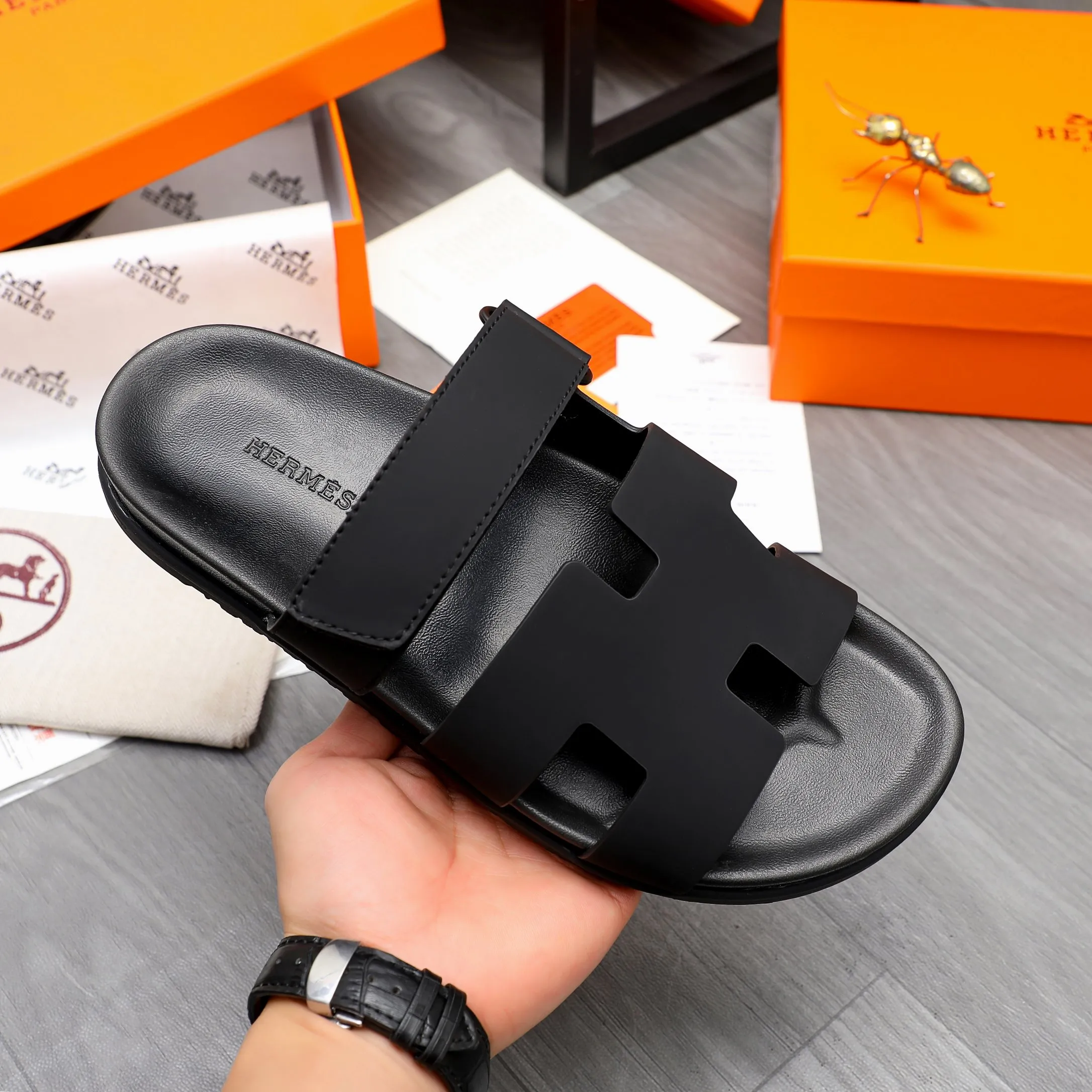 Men's shoes 💰340 Product trademark: Hermes "Hermes" Couple's slippers Regular size: 36-46 Product material: Selected matte cowhide upper, microfiber lining, original outsole